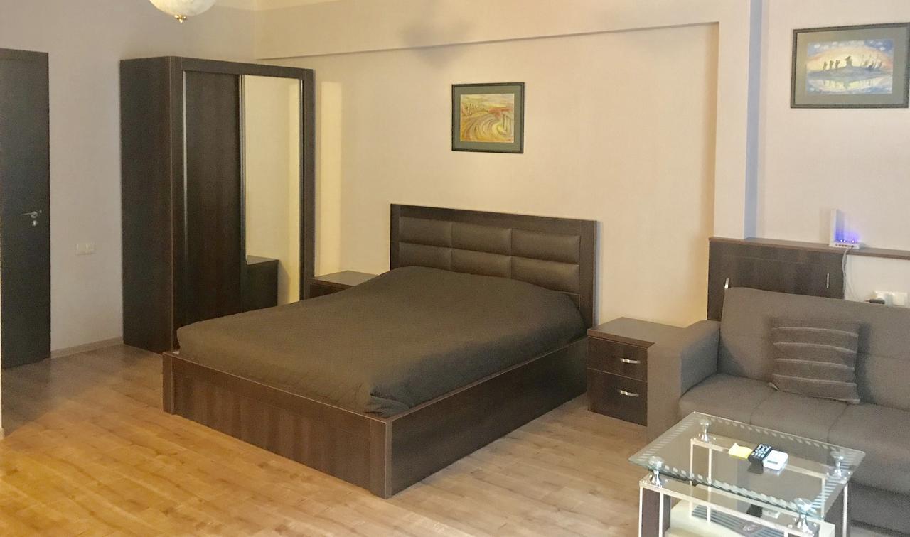 Solo Lucky Apartamento Tbilisi Exterior foto